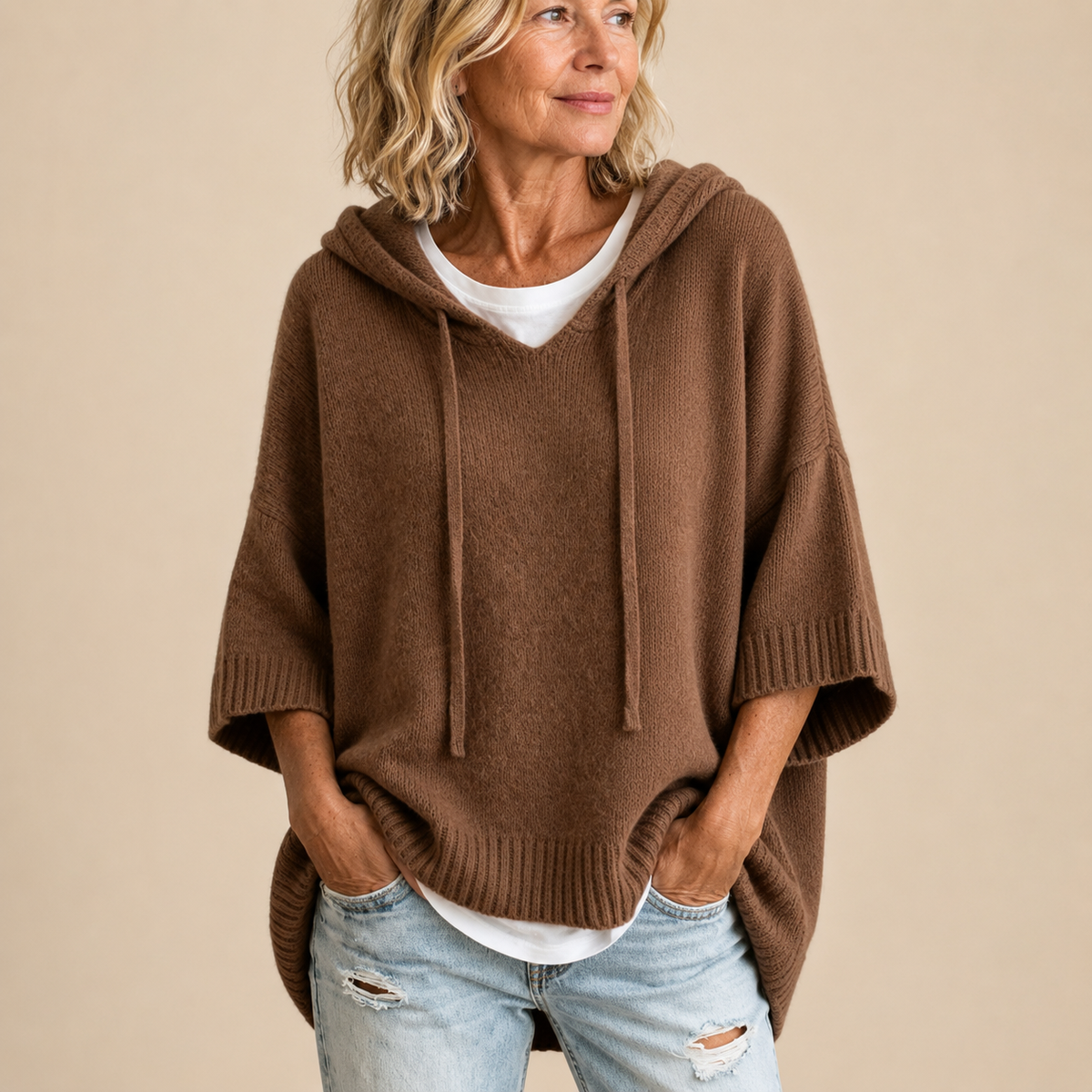 Oriana | Poncho in maglia con cappuccio e manica a tre quarti da donna