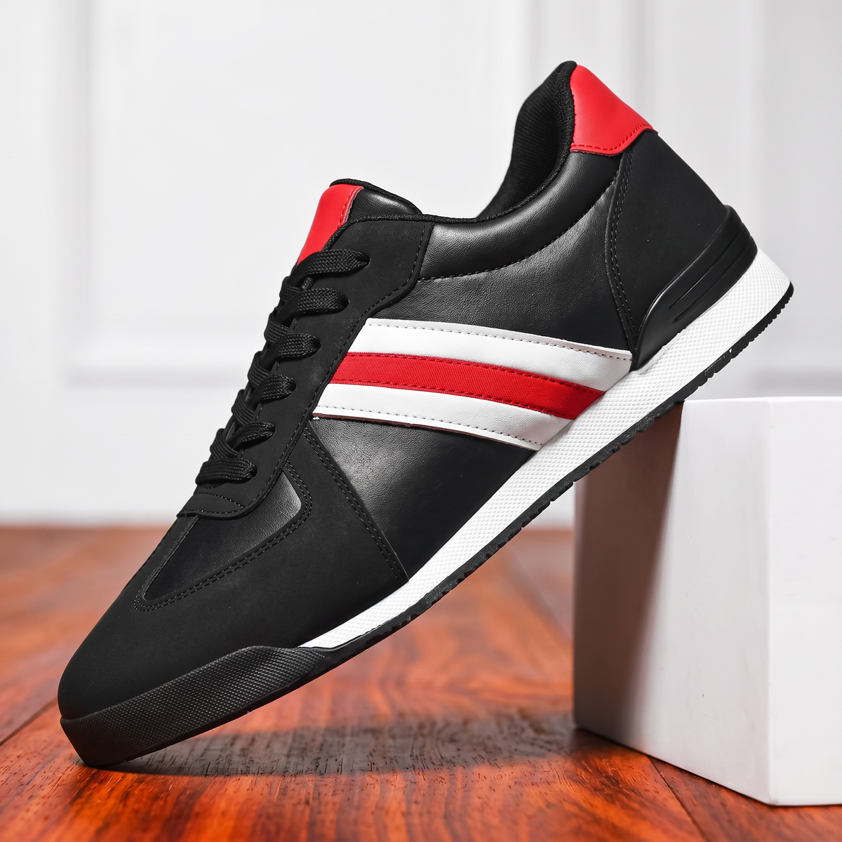 Holbrook | Sneakers basse con righe a contrasto e lacci da uomo