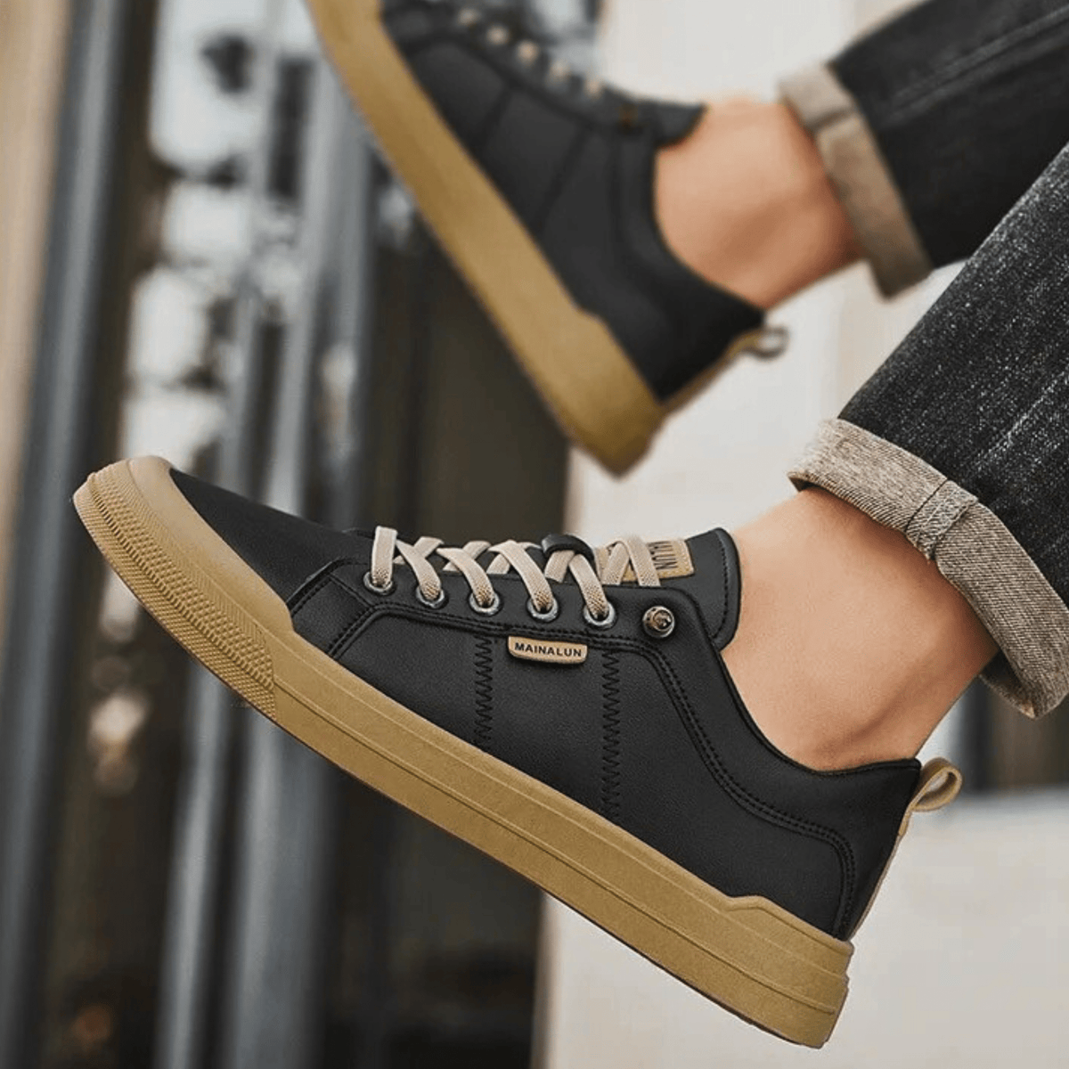 Gianluca | Sneakers basse con lacci e suola a contrasto da uomo