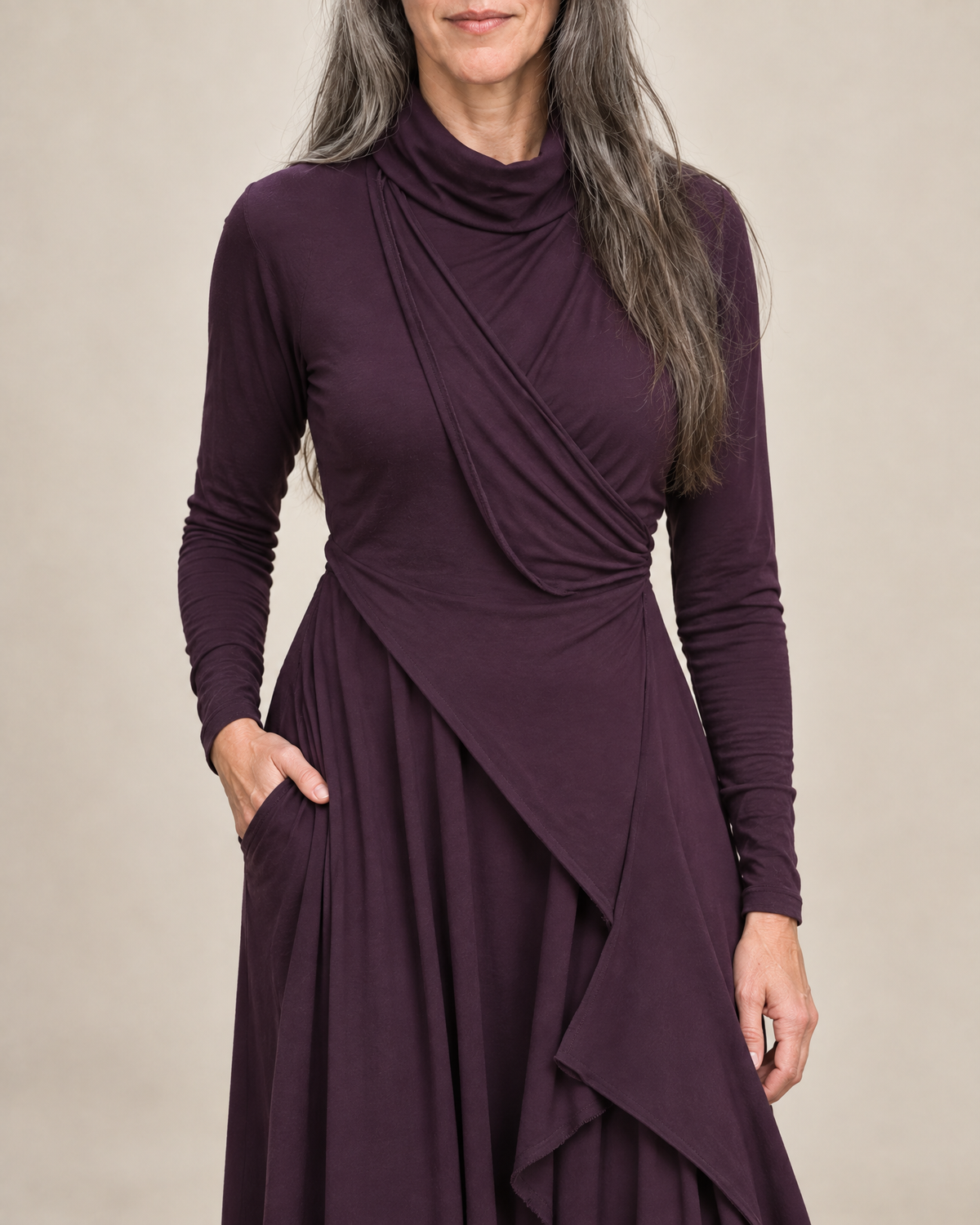 Sylvana | Abito lungo drappeggiato con collo alto per donna