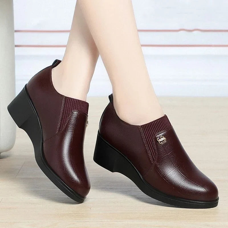 Nadine | Scarpe décolleté in pelle con zeppa e chiusura elastica per donna
