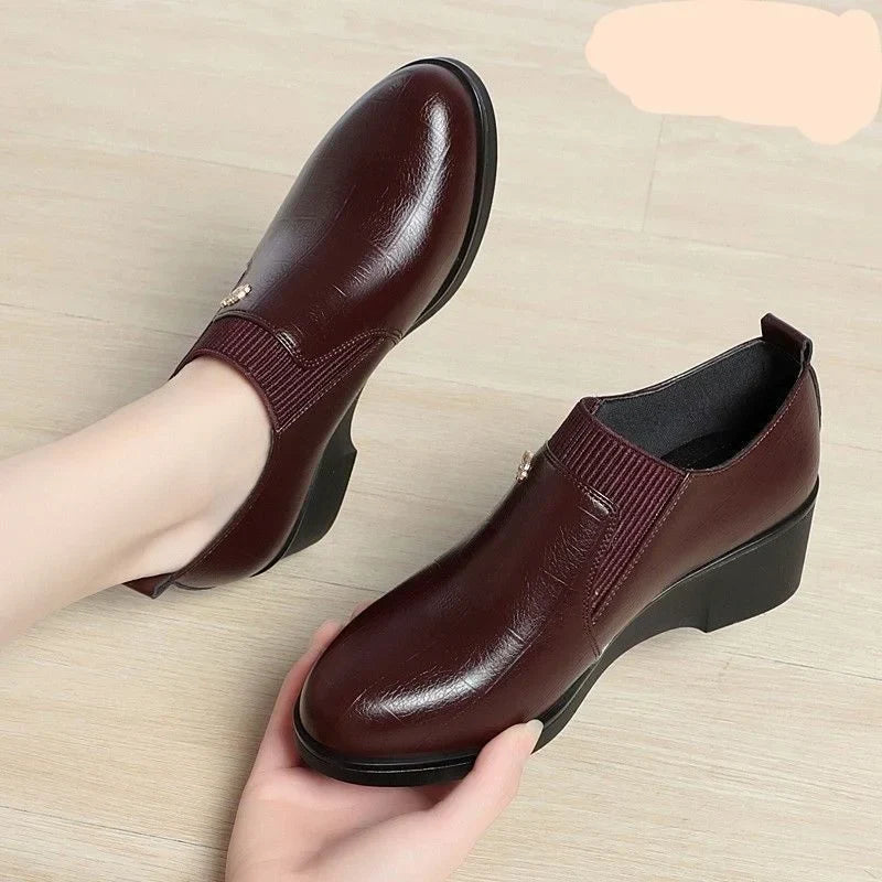 Nadine | Scarpe décolleté in pelle con zeppa e chiusura elastica per donna