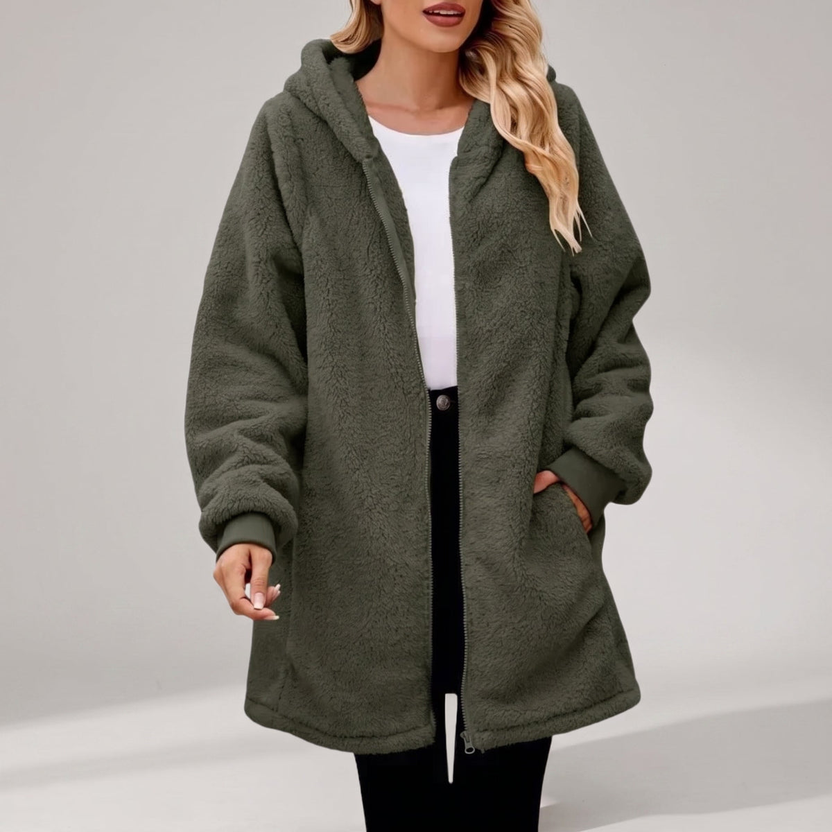 Oriana | Giacca sherpa con cappuccio e zip per donna