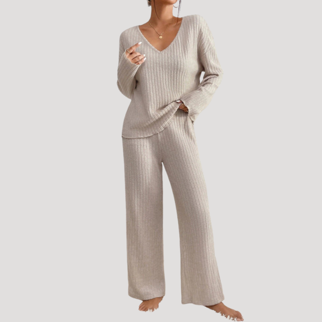 Sandra | Completo Femminile in Maglia con Collo a V e Pantaloni Larghi