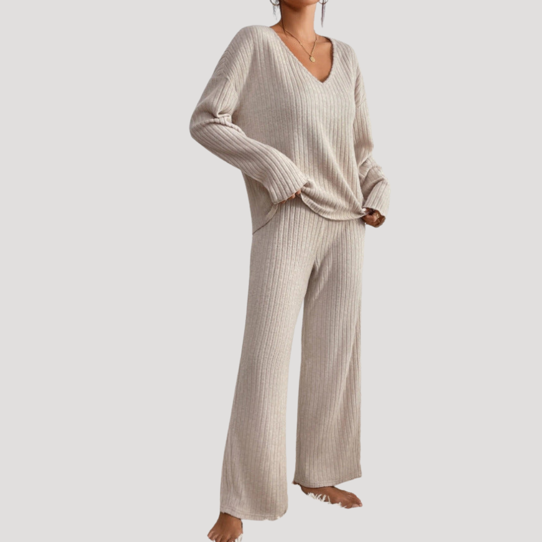 Sandra | Completo Femminile in Maglia con Collo a V e Pantaloni Larghi