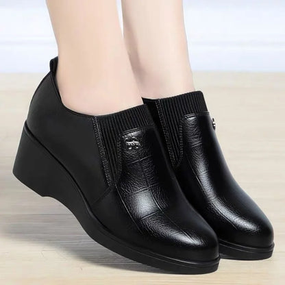 Nadine | Scarpe décolleté in pelle con zeppa e chiusura elastica per donna