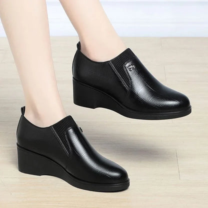 Nadine | Scarpe décolleté in pelle con zeppa e chiusura elastica per donna