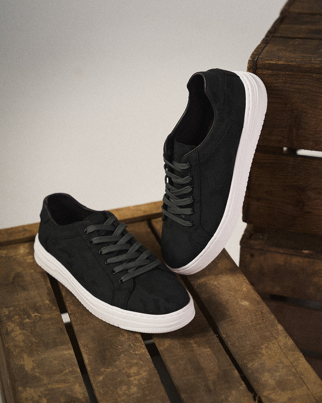 Fernando | Sneakers basse con lacci e suola bianca da uomo