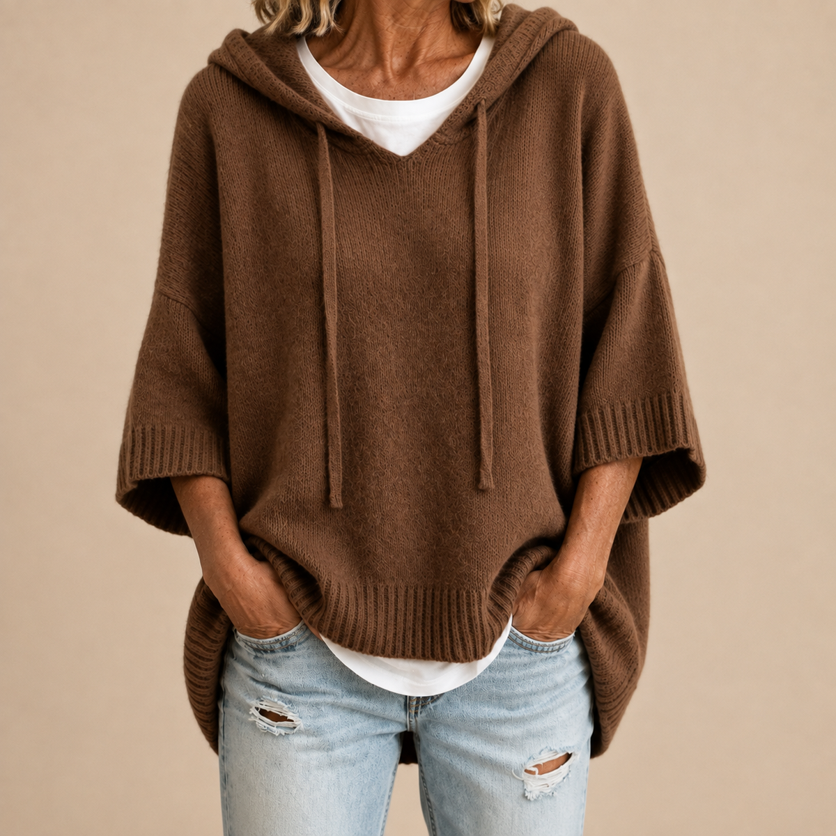 Oriana | Poncho in maglia con cappuccio e manica a tre quarti da donna
