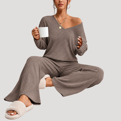 Sandra | Completo Femminile in Maglia con Collo a V e Pantaloni Larghi