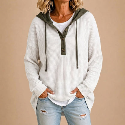 Tiziana | Poncho in maglia con cappuccio e bottoni per donna