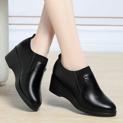 Nadine | Scarpe décolleté in pelle con zeppa e chiusura elastica per donna