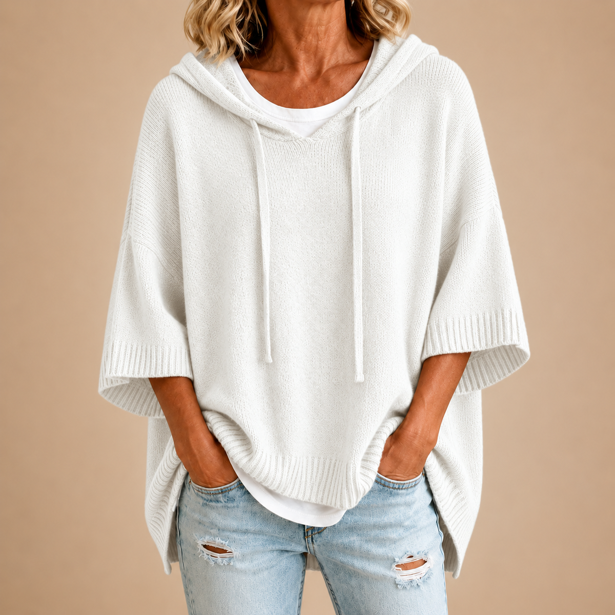 Mirella | Poncho in maglia con cappuccio per donna