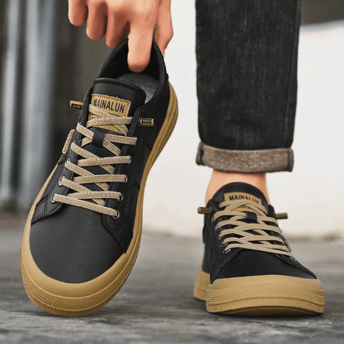 Gianluca | Sneakers basse con lacci e suola a contrasto da uomo
